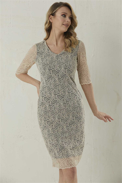 V Yaka Güpürlü Renkli Astar Elbise  /  BEJ