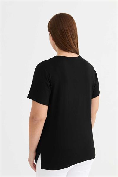 V Yaka Taşlı Cep Görünümlü Penye Bluz  /  SİYAH