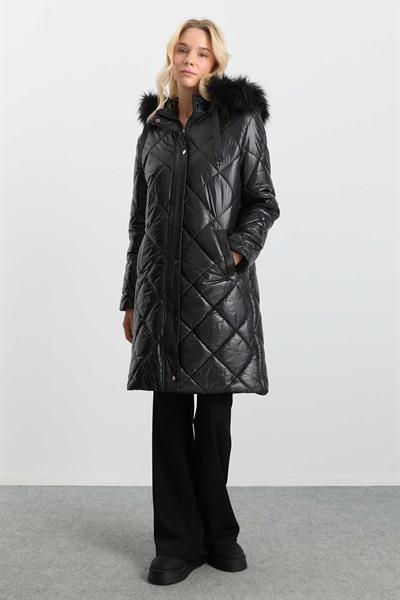 Yakası Kürklü Grogrenli Parlak Uzun Mont  /  SİYAH