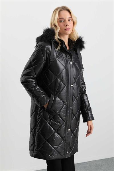 Yakası Kürklü Grogrenli Parlak Uzun Mont  /  SİYAH