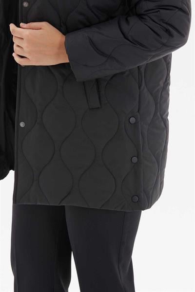 Yanları Çıtçıtlı Kapüşonlu Soğan Kapitone Mont  /  SİYAH