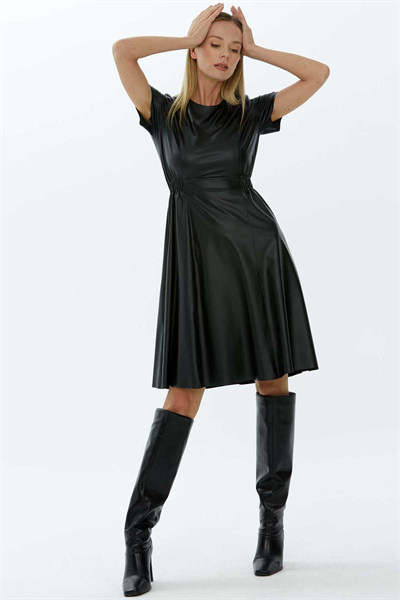 Yanları Lastikli Deri Elbise  /  SİYAH