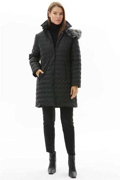 Zigzag Desenli Kapüşonlu Uzun Kapitone Mont  /  SİYAH