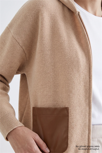 Exquise deri detaylı triko hırka