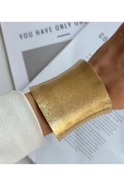 AYARLANABİLİR GOLD ÇİÇEK İŞLEMELİ KALIN KELEPÇE