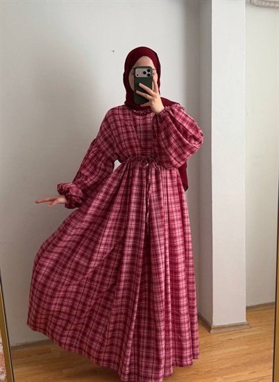 Yandan Bağlamalı Ekose Balon Kol Tesettür Elbise