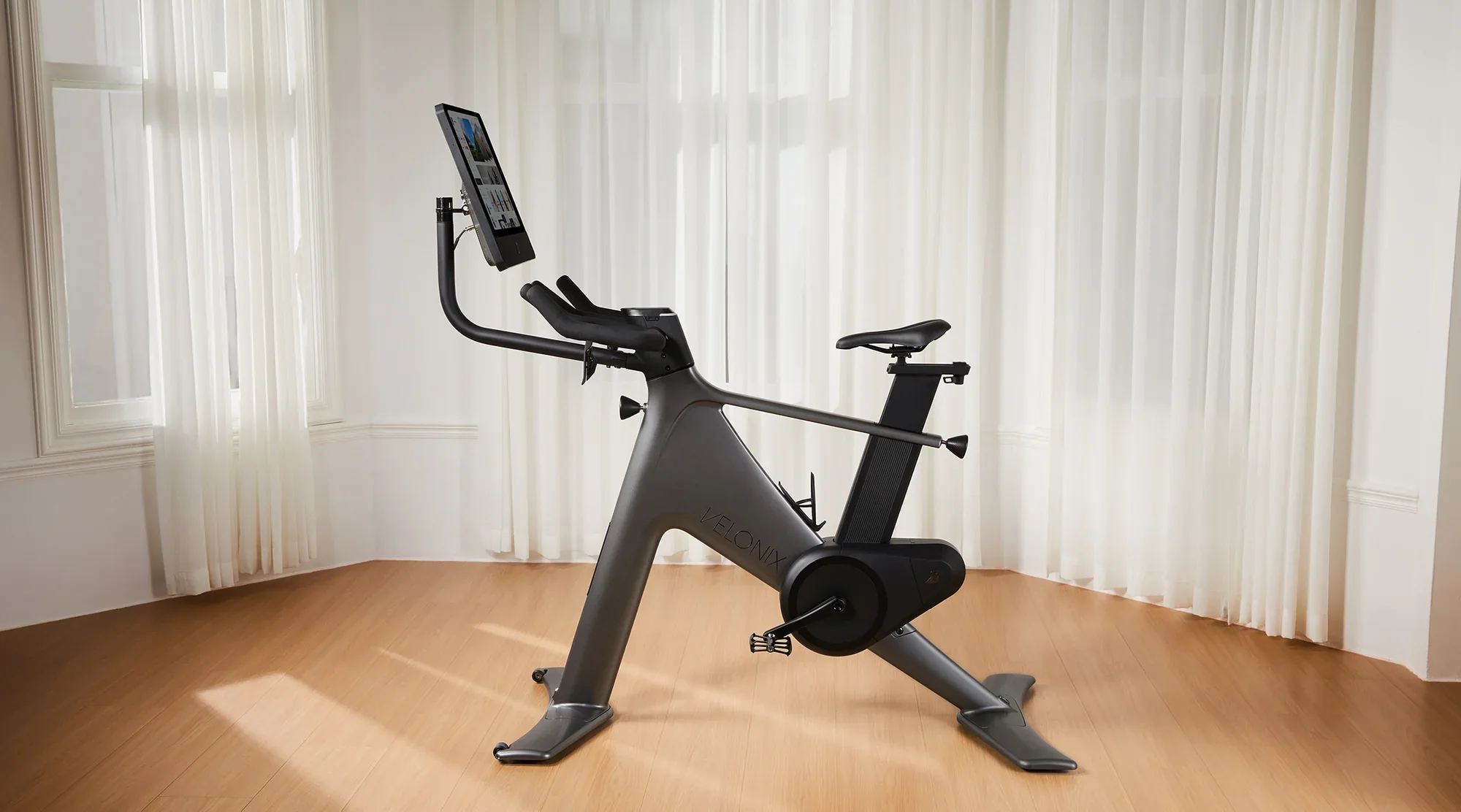 Speediance Velonix Bike - stüdyo çekimi, öne çıkan özellik noktalarıyla