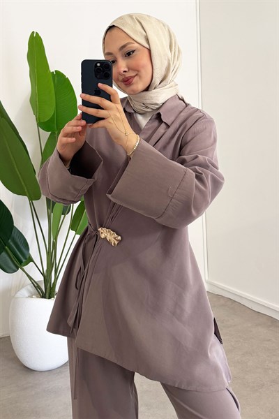 Broş Bağlamalı Takım - Vizon