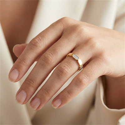 Atlamalı Taşlı Altın Yüzük 