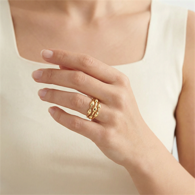 Kabartmalı Desenli Altın Yüzük