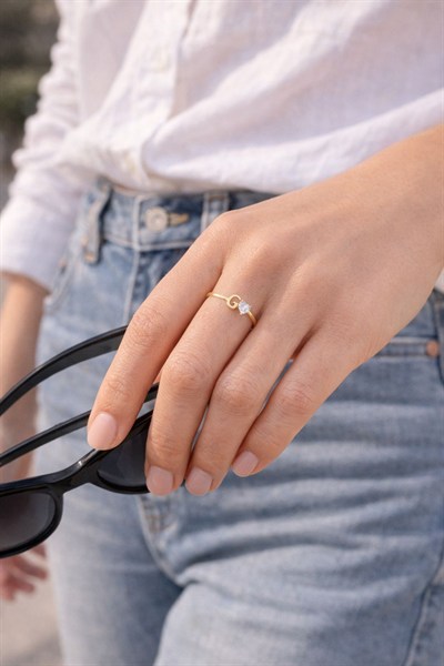 Kalp Detaylı G Harfli Minimal Altın Yüzük