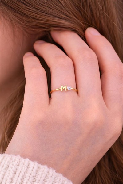 Kalp Detaylı M Harfli Minimal Altın Yüzük