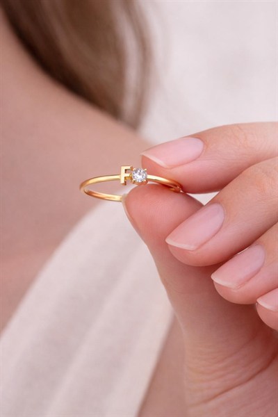 Kalp Detaylı F Harfli Minimal Altın Yüzük