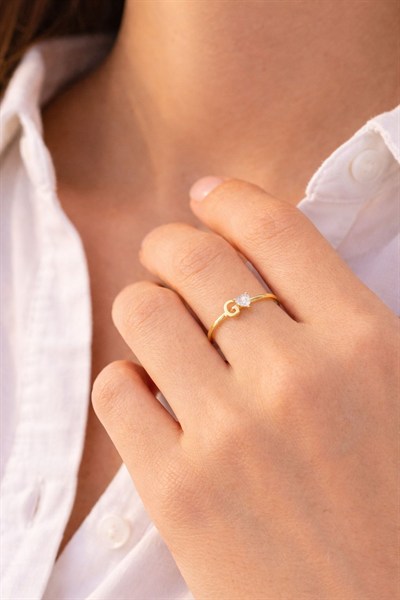 Kalp Detaylı G Harfli Minimal Altın Yüzük