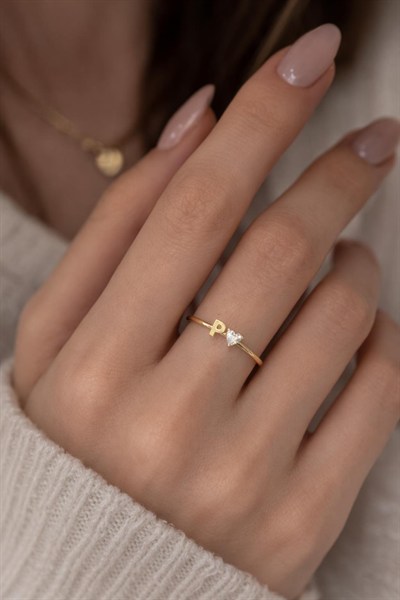 Taş Detaylı P Harfli Minimal Altın Yüzük 