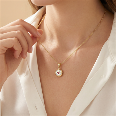 Kırmızı Kalp Formlu Taşlı Zarif Altın Kolye 