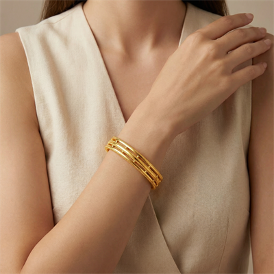 Üç Sıra Ajda Model Altın Kelepçe