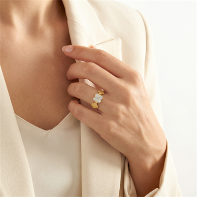 Yonca Figürlü Taşlı Altın Yüzük 