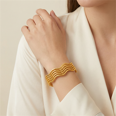 Zarif Dalgalı Beş Sıralı Ajda Model Altın Kelepçe