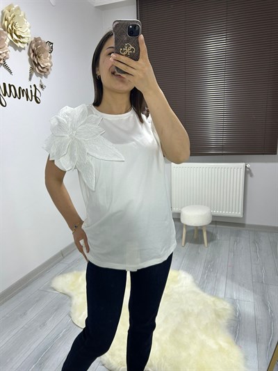 ekru çiçek aplikeli tshirt