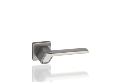 TOKYO ZAMAK KAPI KOLU