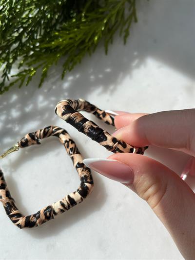 Deri Kaplı Kare Leopar Küpe
