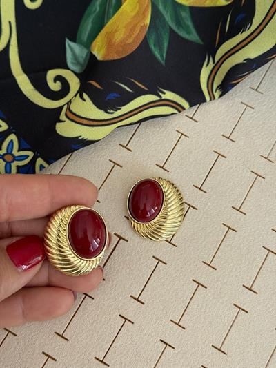 Gold Tırtıklı Plaka Bordo Taşlı Küpe
