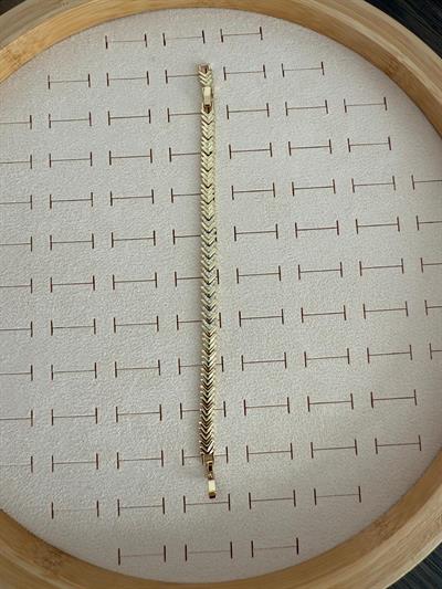 Vip 14k Zirkon Taşlı İç İçe Geçmeli V Model Bileklik