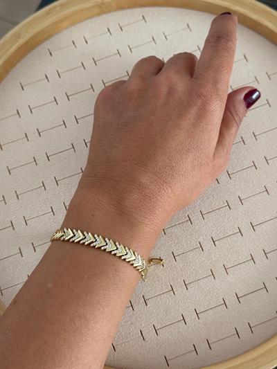 Vip 14k Zirkon Taşlı İç İçe Geçmeli V Model Bileklik