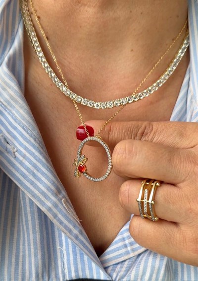 Çelik Arı Figürlü Kolye Kombini