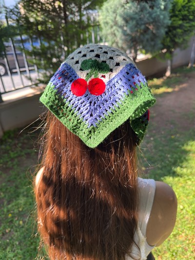 Koyu Yeşil Kenarlı Kiraz  Desenli Üçgen İpli Bandana
