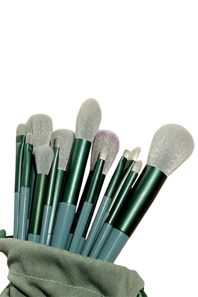 13 PARÇA MAKYAJ SETİ