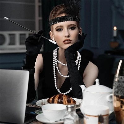 1920’ler Çarliston Aksesuar Seti – İnci Kolye, Eldiven,  Tutucu, Siyah Saç Bandı