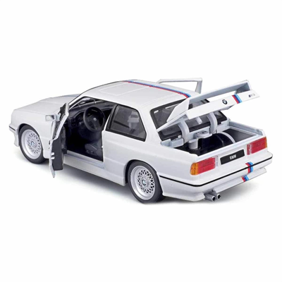 21100 Burago 1:24 BMW M3 1988 Model Araba