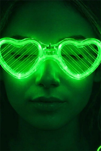 3 Modlu Yeşil Led Işıklı Kalp Gözlük - 1 Adet Parti Aksesuarı Glow Gece BX-313760