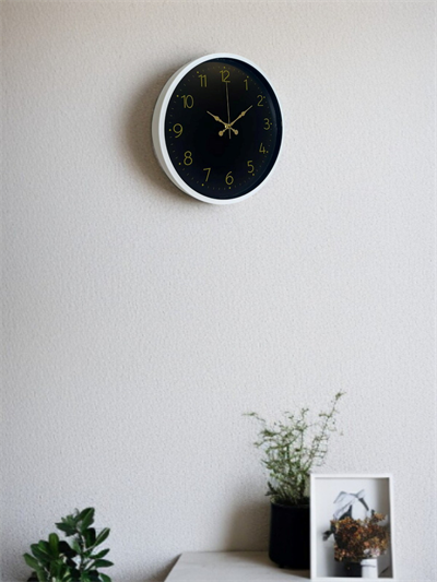 36 Cm Beyaz Zarif Duvar Saati