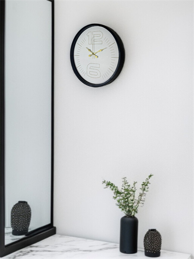 36 Cm Siyah Sade Zarif Duvar Saati