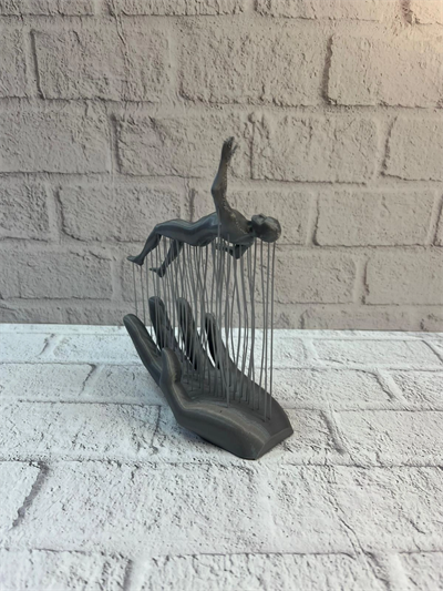 3D El Üzerinde İnsan Figürü Gri Minimal Masa Üstü Dekor