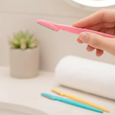 3’lü Kadın Kaş Usturası Seti – Hassas Ciltler İçin Güvenli Yüz Tüy Temizleme Bıçağı (3936)