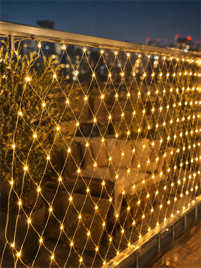 3x3 Metre Ağ LED ile Bahçenize Sıcak ve Şık Aydınlatma