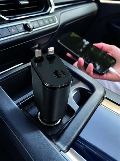 4 Cihazı Aynı Anda Şarj Eden Araç Şarj Cihazı USB-A, USB-C, Type-C ve Lightning Destekli