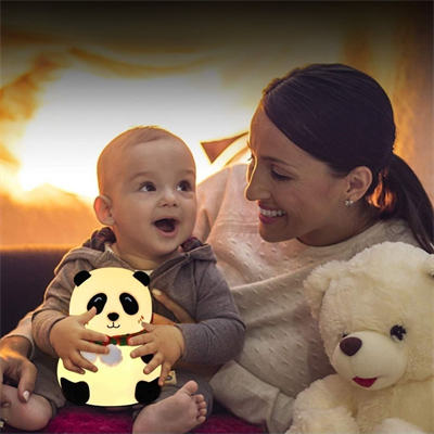 5 Farklı Renk Modlu Panda Figürlü Pofuduk LED Gece Lambası–Yumuşak Dokulu Çocuk Odası ve Dekoratif Şarjlı Ortam Işığı