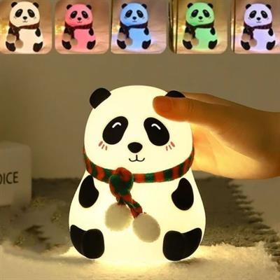 5 Farklı Renk Modlu Panda Figürlü Pofuduk LED Gece Lambası–Yumuşak Dokulu Çocuk Odası ve Dekoratif Şarjlı Ortam Işığı (3936)