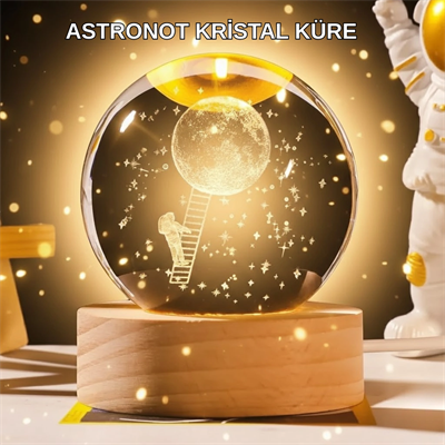 5 cm 3D Kristal Astronot Küre Lamba – Dekoratif LED Işıklı Ahşap Stand