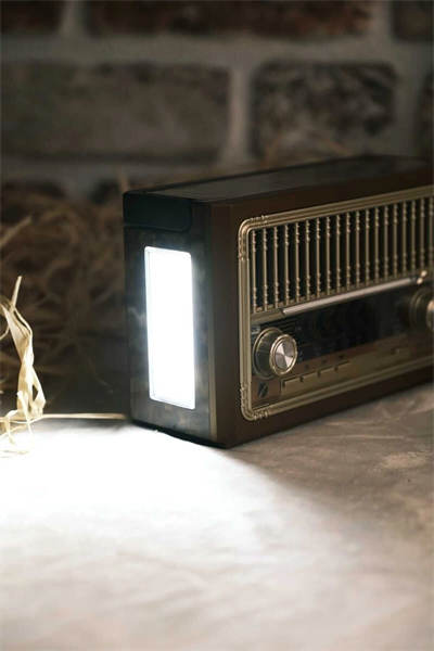 8 Bantlı Nostaljik Radyo - Bluetooth, USB, SD Kart Desteği ve Hoparlör Özellikli