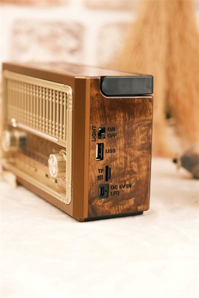 8 Bantlı Nostaljik Radyo - Bluetooth, USB, SD Kart Desteği ve Hoparlör Özellikli