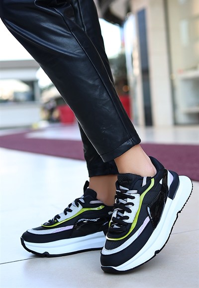 Aleh Siyah Cilt Lila Detaylı Spor Ayakkabı