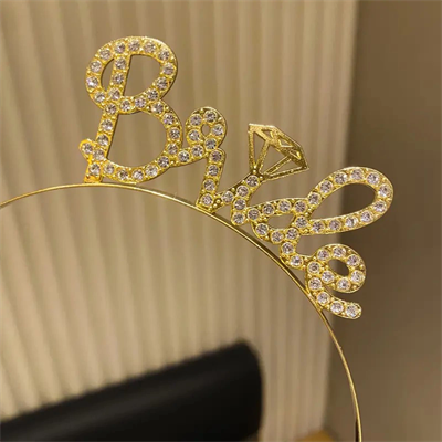 Altın Renkli Taşlı “bride” Gelin Tacı – El Yazısı Yazı Tipiyle