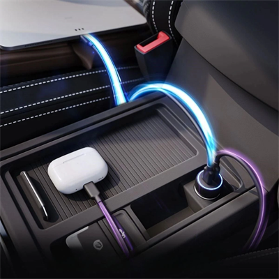 Araç İçi Çakmaklığa TakılanType-C ve USB Girişli 2 Portlu Hızlı Şarj Adaptörü