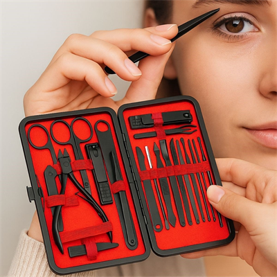 BUFFER® 24 Parça Kendiliğinden Deri Çantalı Seyahat Tipi Manikür Pedikür Seti